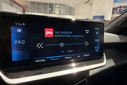 Photo 16 Peugeot 2008  PureTech 130 S&S EAT8