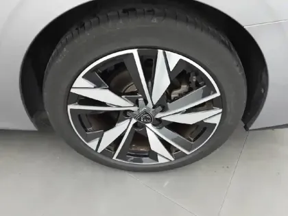 Photo 12 Peugeot 308  SW BlueHDi 130ch S&S EAT8