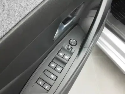 Photo 17 Peugeot 308  SW BlueHDi 130ch S&S EAT8