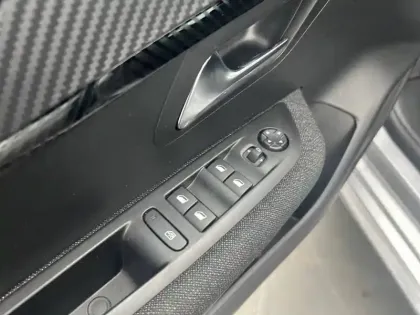 Photo 37 Peugeot 208  Hybrid 100 e-DCS6