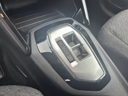 Photo 13 Peugeot 208  Hybrid 100 e-DCS6