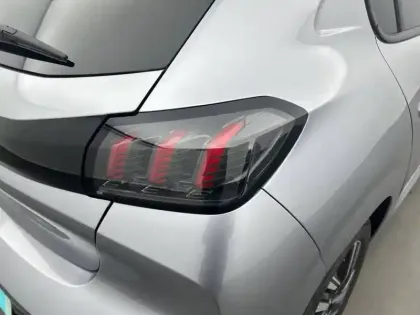 Photo 38 Peugeot 208  PureTech 100 S&S EAT8