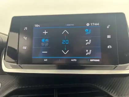 Photo 39 Peugeot 208  PureTech 100 S&S EAT8