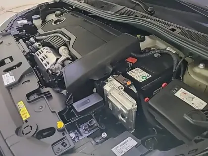 Photo 45 Peugeot 208  Hybrid 100 e-DCS6