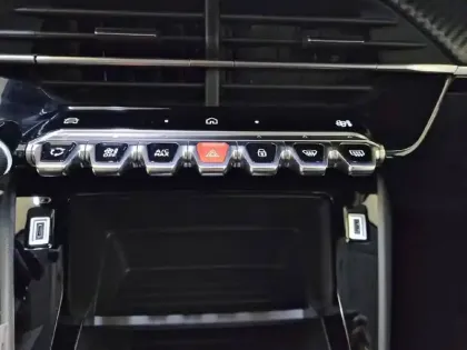 Photo 55 Peugeot 208  Hybrid 100 e-DCS6