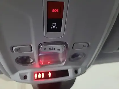 Photo 25 Peugeot 208  Hybrid 100 e-DCS6