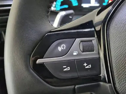 Photo 58 Peugeot 208  Hybrid 100 e-DCS6