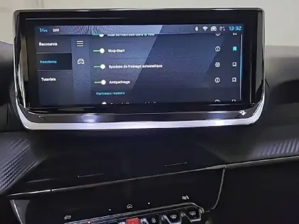 Photo 52 Peugeot 208  Hybrid 100 e-DCS6