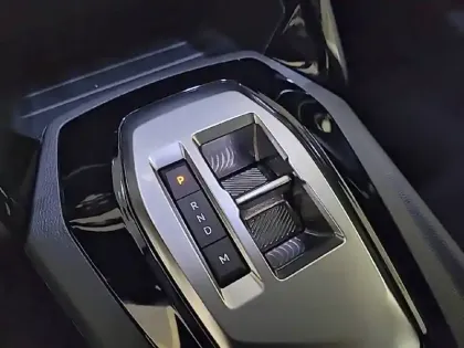 Photo 44 Peugeot 208  Hybrid 100 e-DCS6