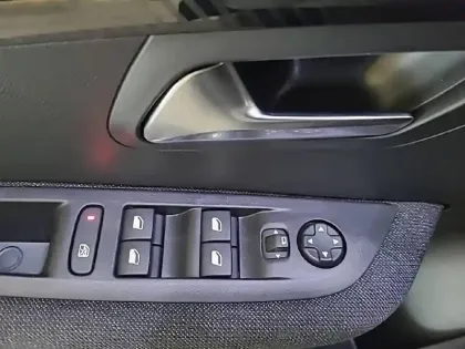 Photo 60 Peugeot 208  Hybrid 100 e-DCS6