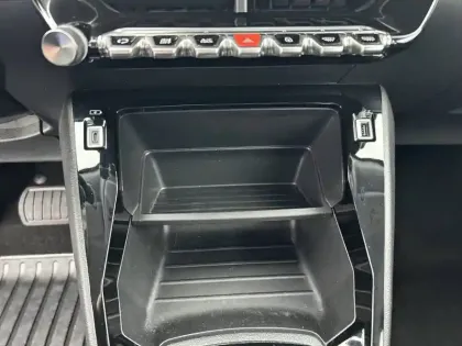 Photo 27 Peugeot 2008  PureTech 130 S&S EAT8