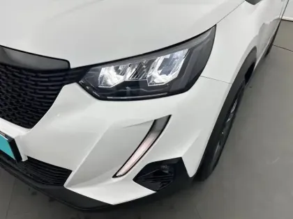 Photo 15 Peugeot 2008  PureTech 130 S&S EAT8