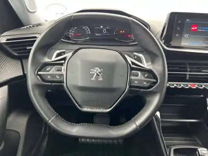 Photo 8 Peugeot 2008  PureTech 130 S&S EAT8