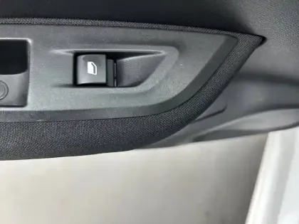 Photo 18 Peugeot 2008  PureTech 130 S&S EAT8