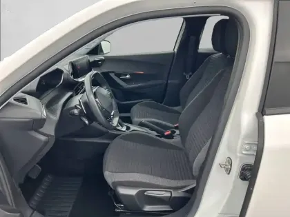 Photo 10 Peugeot 2008  PureTech 130 S&S EAT8