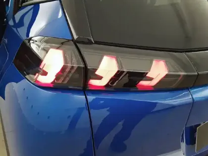 Photo 16 Peugeot 2008  Electrique 136 ch