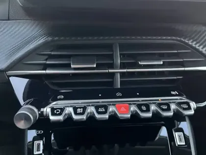 Photo 27 Peugeot 208  Hybrid 110 e-DCS6