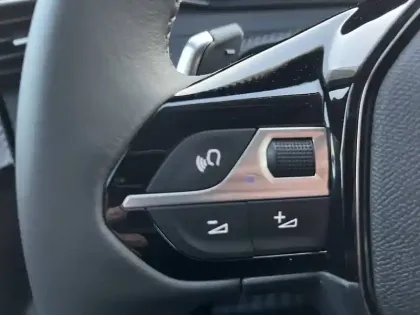 Photo 24 Peugeot 208  Hybrid 110 e-DCS6