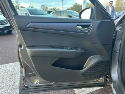 Photo 14 Renault Arkana  E-Tech 145