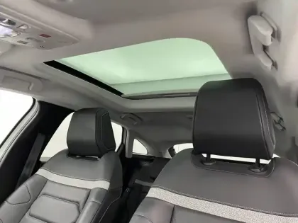 Photo 23 Citroën C4 e- 136 ch Automatique