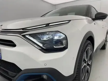 Photo 32 Citroën C4 e- 136 ch Automatique