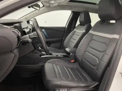 Photo 13 Citroën C4 e- 136 ch Automatique