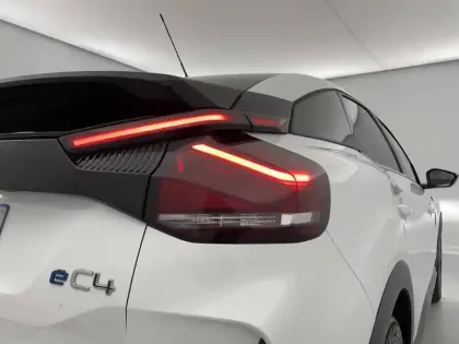 Photo 24 Citroën C4 e- 136 ch Automatique