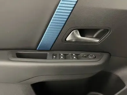 Photo 27 Citroën C4 e- 136 ch Automatique