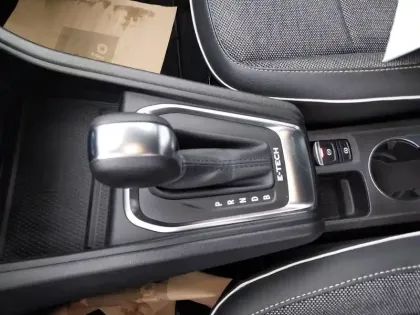 Photo 25 Renault Captur  E-Tech full hybrid 145