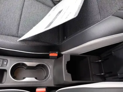 Photo 27 Renault Captur  E-Tech full hybrid 145