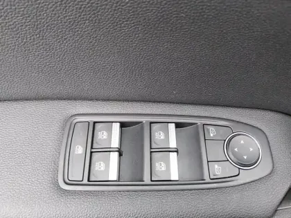 Photo 18 Renault Captur  E-Tech full hybrid 145