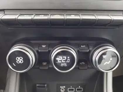 Photo 29 Renault Captur  E-Tech full hybrid 145