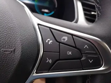 Photo 21 Renault Captur  E-Tech full hybrid 145