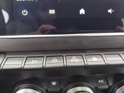 Photo 30 Renault Captur  E-Tech full hybrid 145