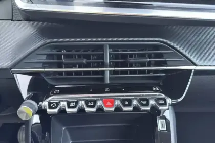 Photo 64 Peugeot 208  100 S&S BVM6