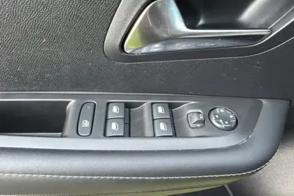 Photo 21 Peugeot 208  100 S&S BVM6