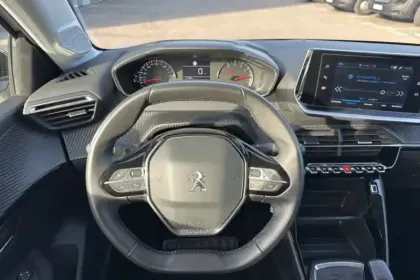 Photo 16 Peugeot 208  PureTech 75 S&S BVM5