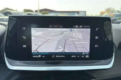 Photo 19 Peugeot 208  PureTech 75 S&S BVM5