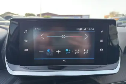 Photo 20 Peugeot 208  PureTech 75 S&S BVM5