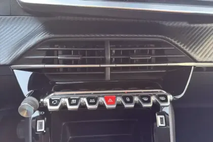 Photo 21 Peugeot 208  PureTech 75 S&S BVM5