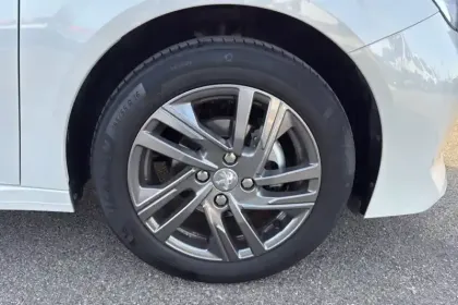 Photo 11 Peugeot 208  PureTech 75 S&S BVM5