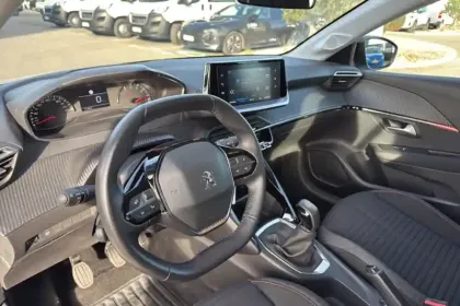 Photo 15 Peugeot 208  PureTech 75 S&S BVM5