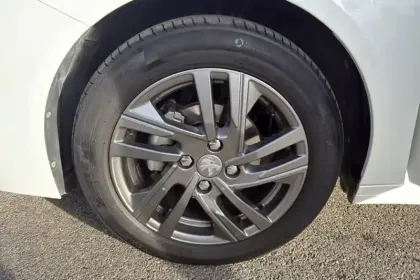 Photo 8 Peugeot 208  PureTech 75 S&S BVM5