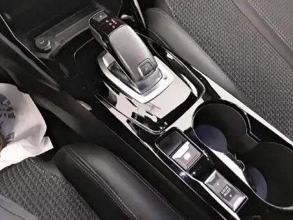 Photo 13 Peugeot 2008  PureTech 130 S&S EAT8