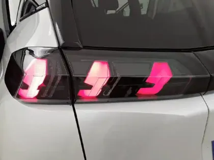 Photo 16 Peugeot 2008  PureTech 130 S&S EAT8