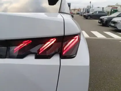 Photo 16 Peugeot 3008  Hybrid 145 e-DCS6