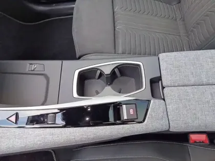 Photo 13 Peugeot 3008  Hybrid 145 e-DCS6