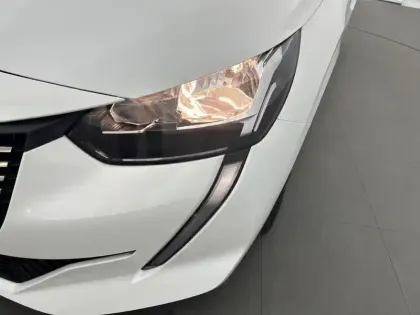 Photo 41 Peugeot 208  PureTech 75 S&S BVM5