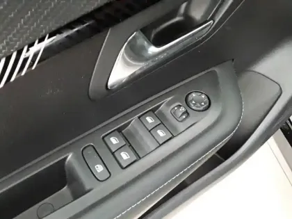 Photo 22 Peugeot 208  Hybrid 100 e-DCS6