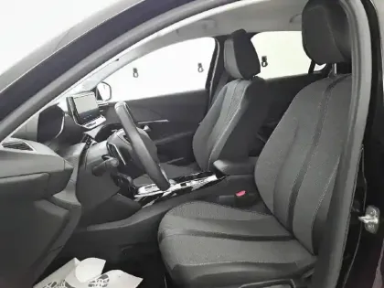 Photo 32 Peugeot 208  Hybrid 100 e-DCS6